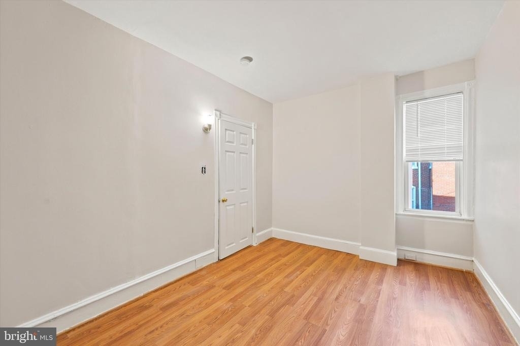 529 N Clayton Street - Photo 7