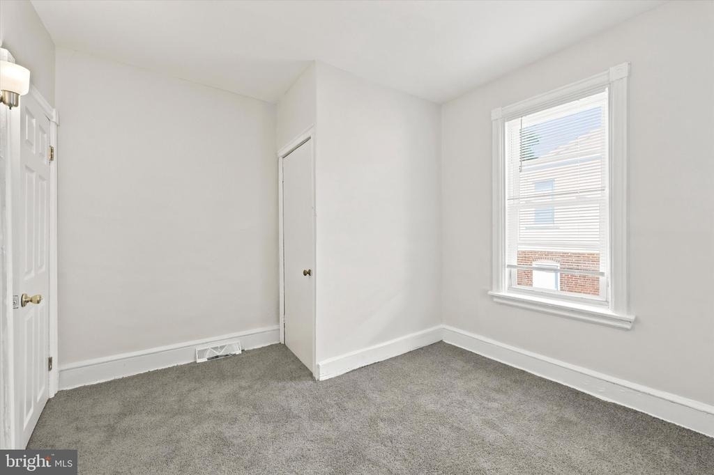 529 N Clayton Street - Photo 10