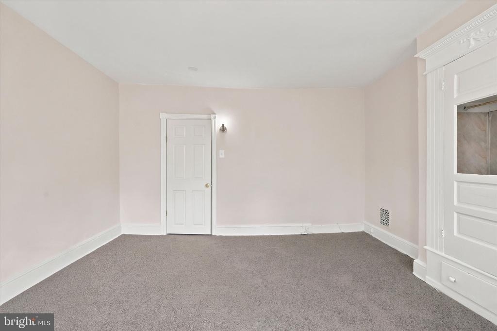 529 N Clayton Street - Photo 9