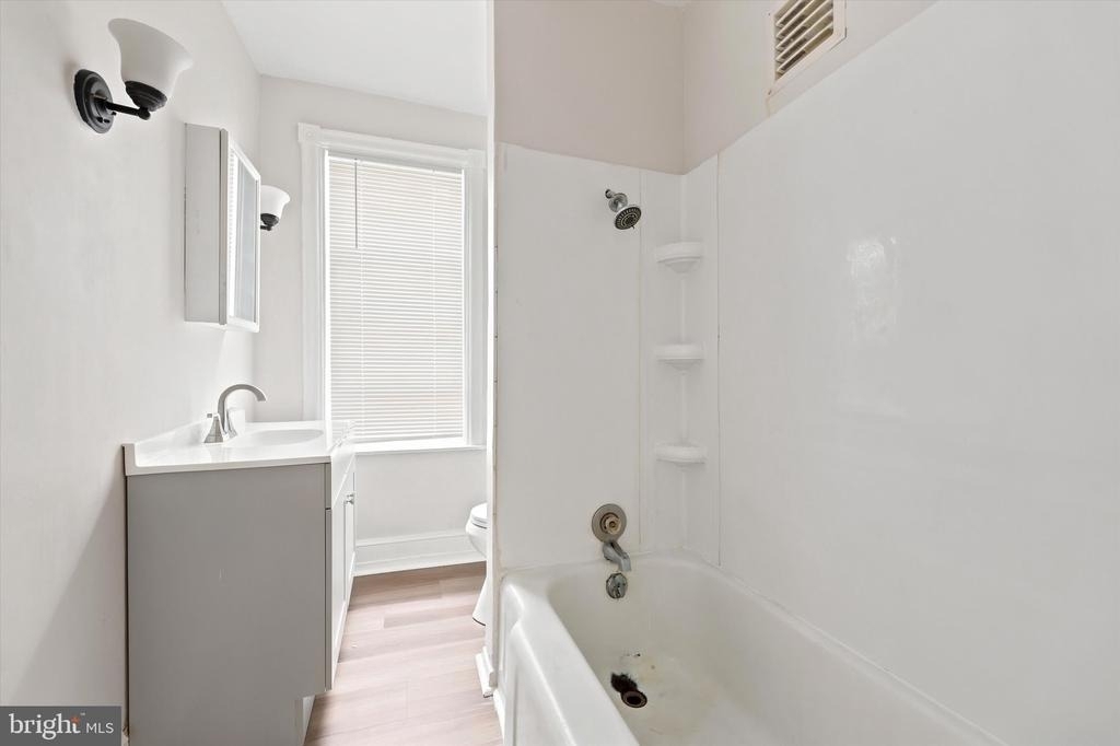 529 N Clayton Street - Photo 11