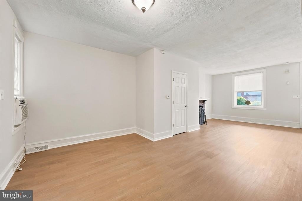 529 N Clayton Street - Photo 4