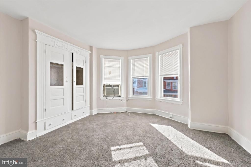 529 N Clayton Street - Photo 8