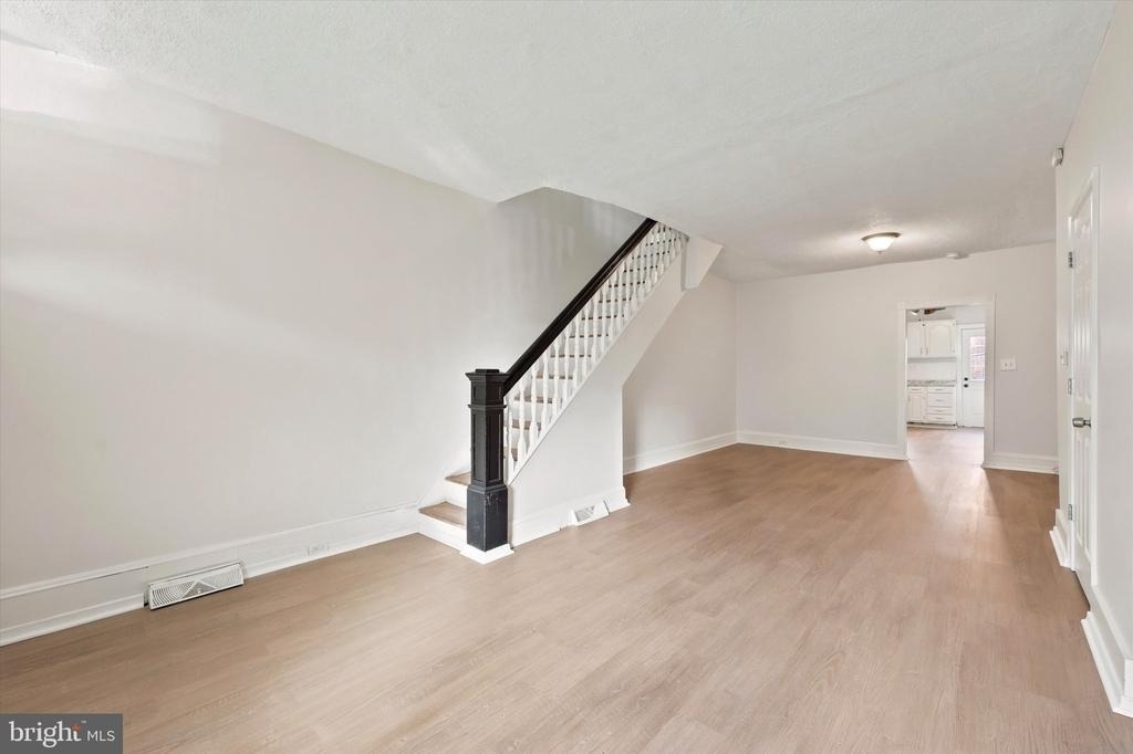 529 N Clayton Street - Photo 3