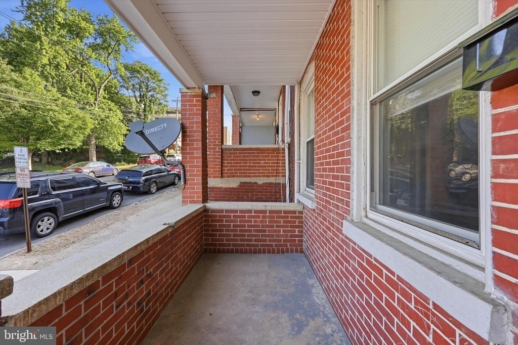 502 N Clayton Street - Photo 1