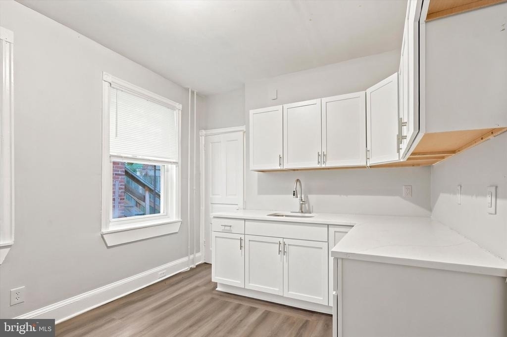 502 N Clayton Street - Photo 5