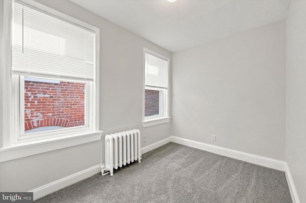 502 N Clayton Street - Photo 10