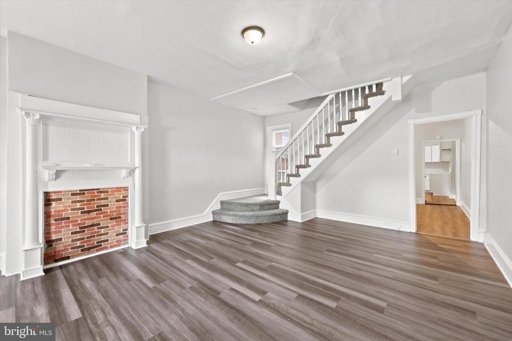 502 N Clayton Street - Photo 2