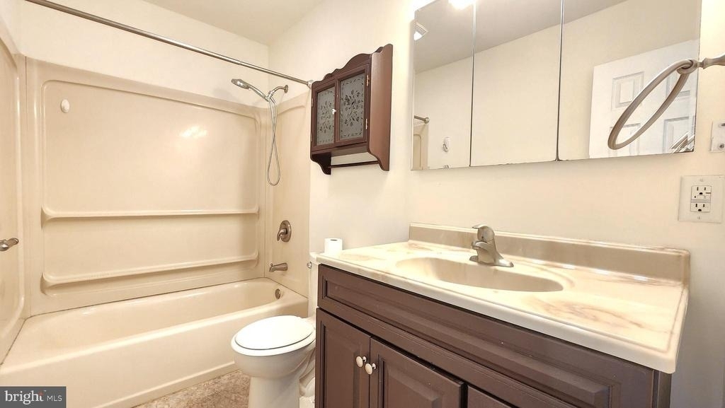 5 Glenwood Drive - Photo 16