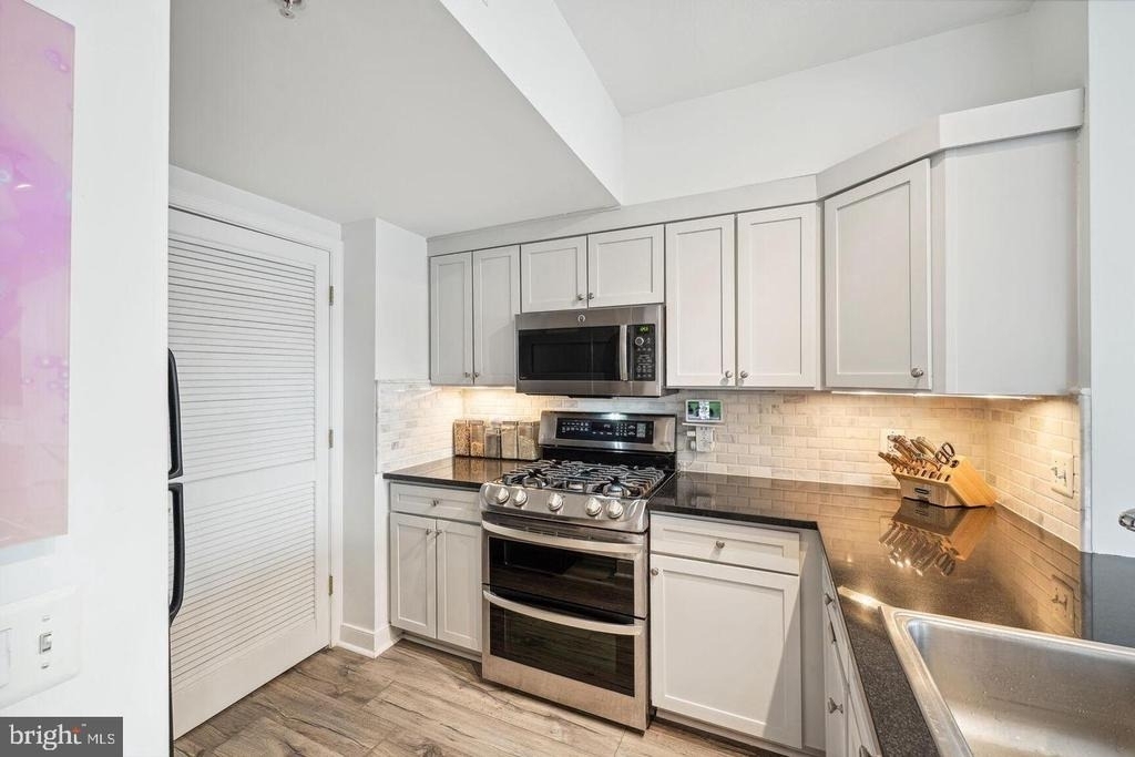 631 D Street Nw - Photo 6