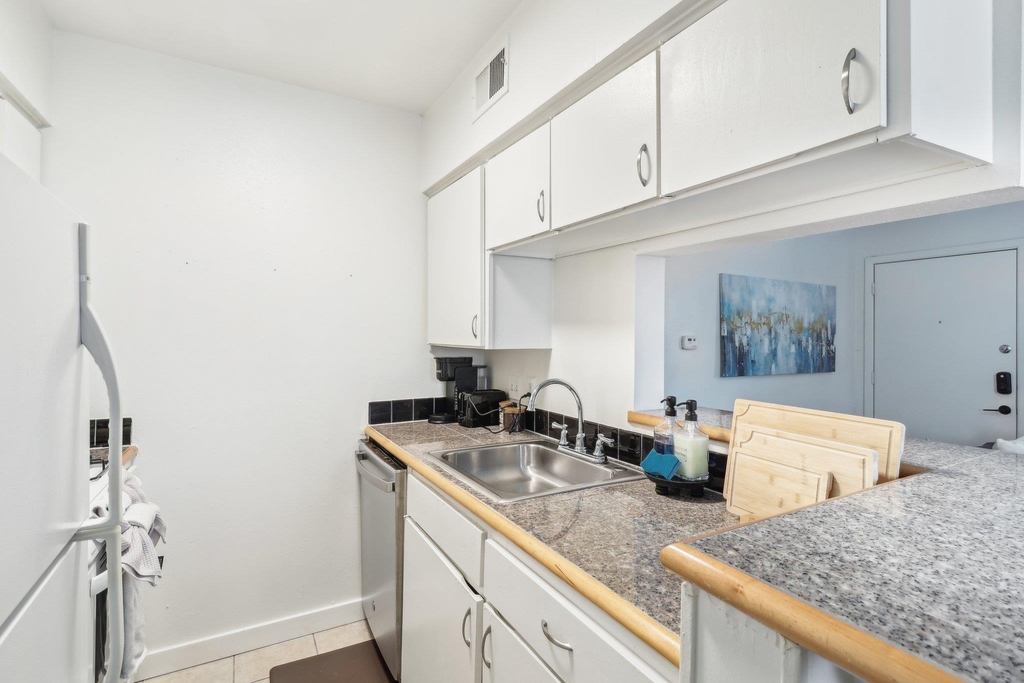 3107 Speedway Ave - Photo 6