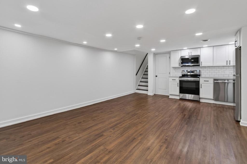 738 11th Street Ne - Photo 10