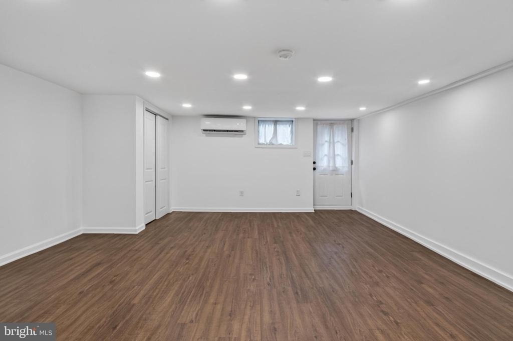 738 11th Street Ne - Photo 15