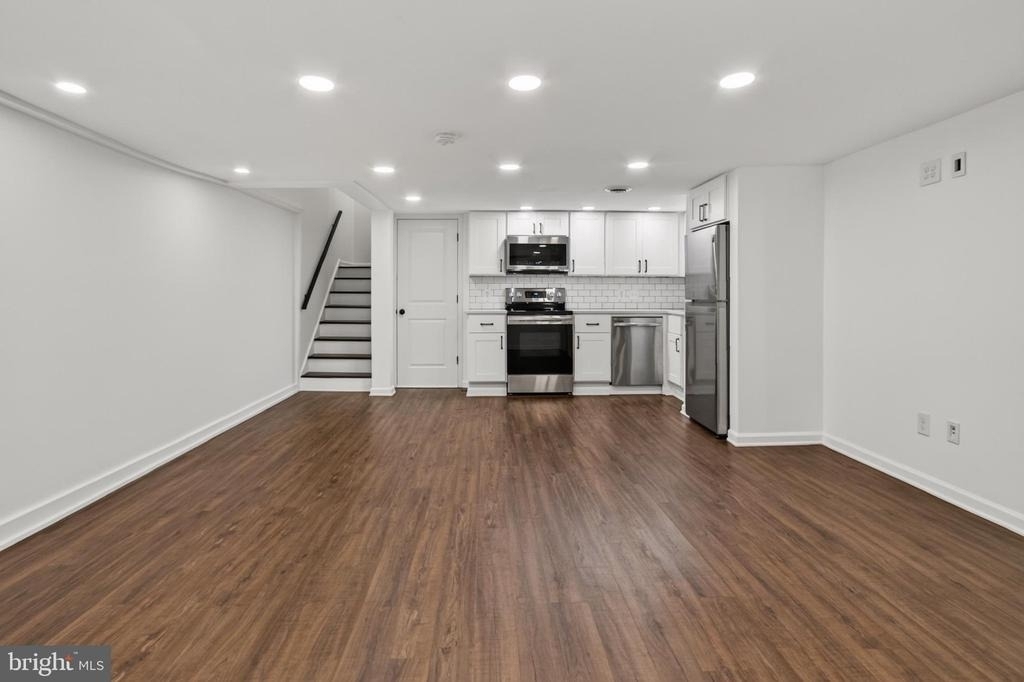 738 11th Street Ne - Photo 9