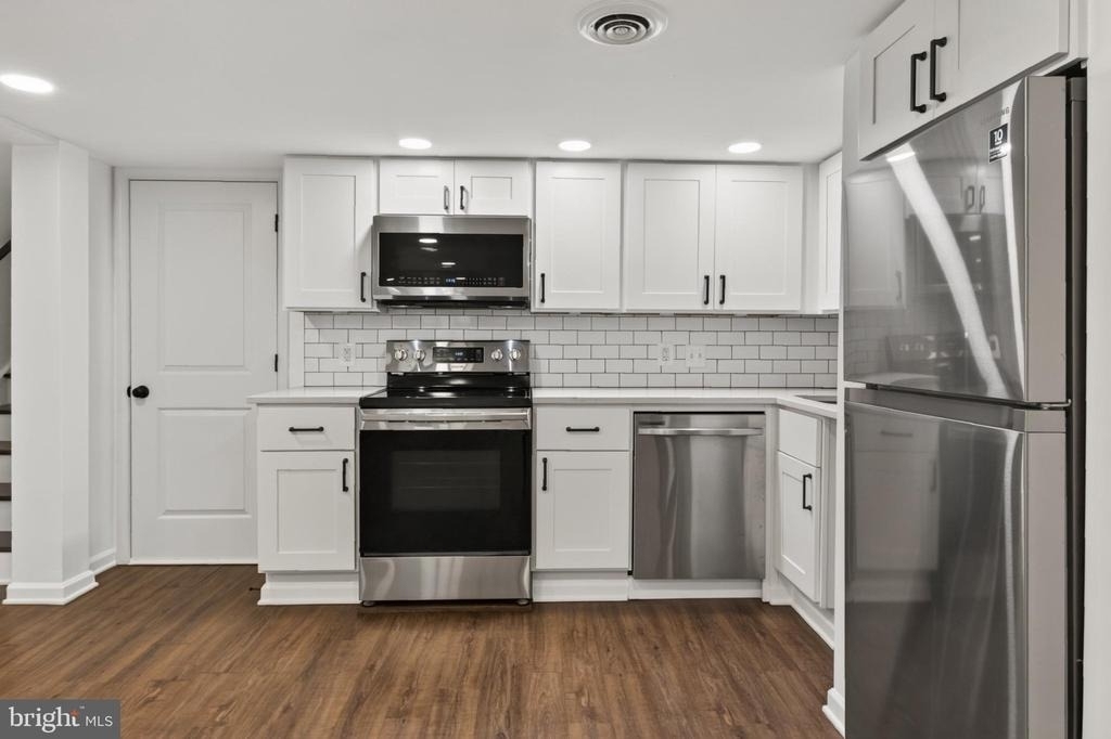 738 11th Street Ne - Photo 12