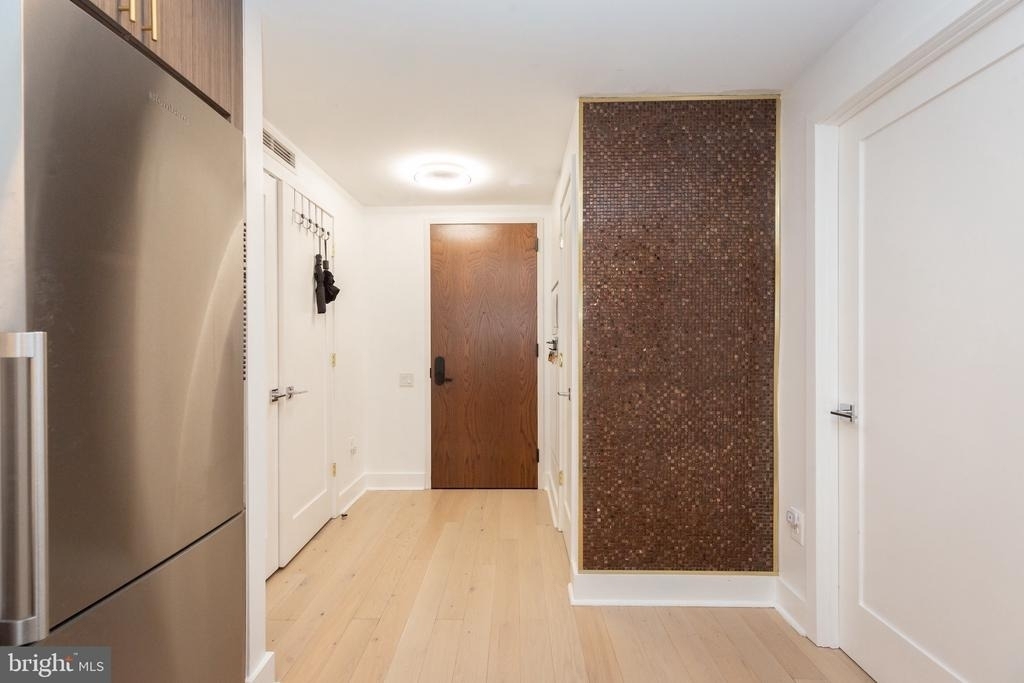 1211 Van Street Se - Photo 2