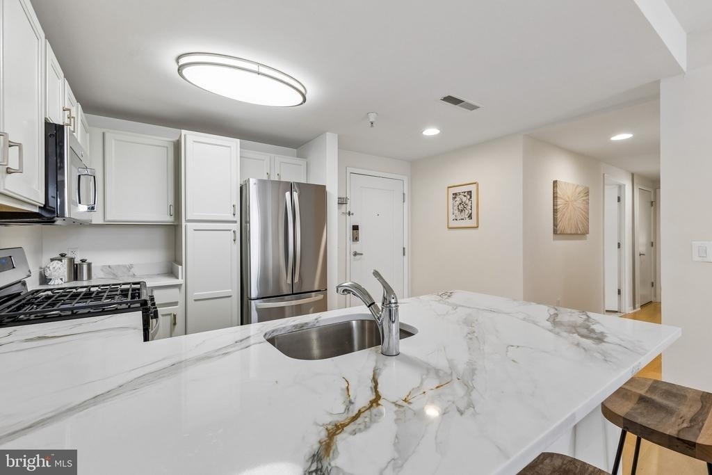 350 G Street Sw - Photo 8