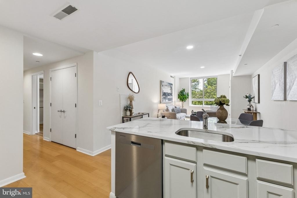 350 G Street Sw - Photo 9
