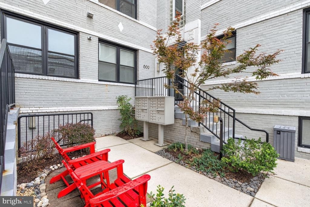 809 Otis Place Nw - Photo 1
