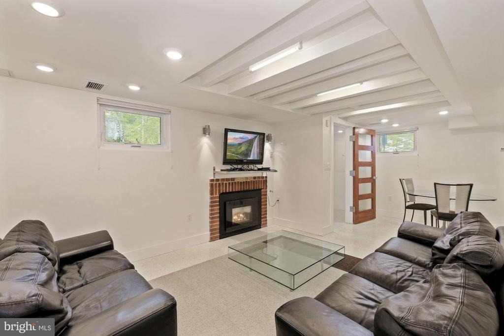 3640 Everett Street Nw - Photo 7