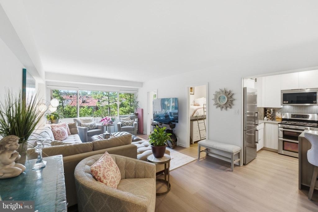 4201 Cathedral Avenue Nw - Photo 4