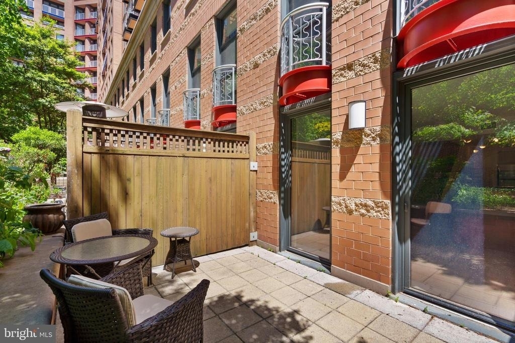 631 D Street Nw - Photo 1