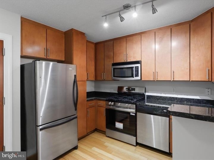 915 E Street Nw - Photo 6
