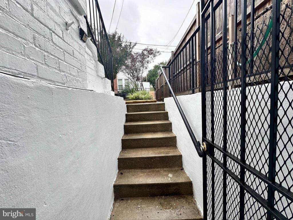 204 16th Street Se - Photo 12