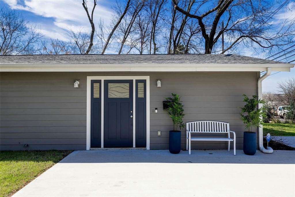 5503 Manor Rd - Photo 2
