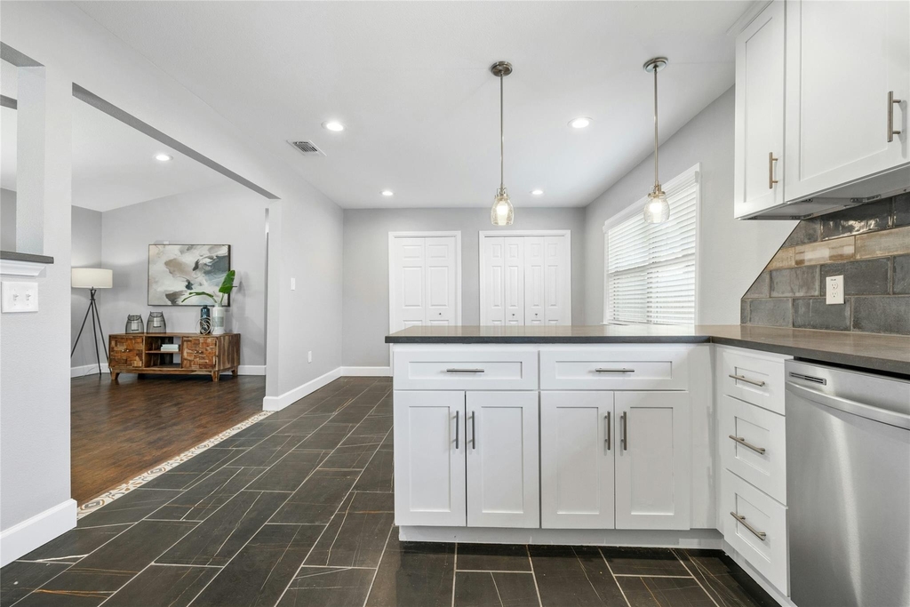 5503 Manor Rd - Photo 10