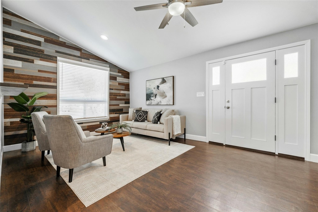 5503 Manor Rd - Photo 3
