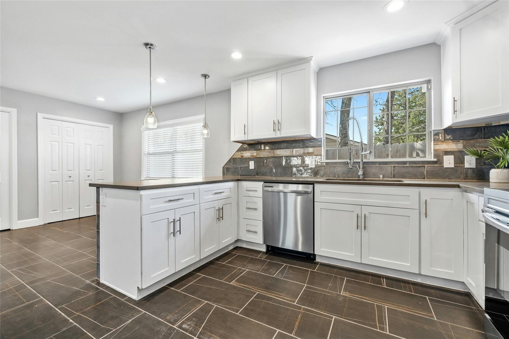 5503 Manor Rd - Photo 9