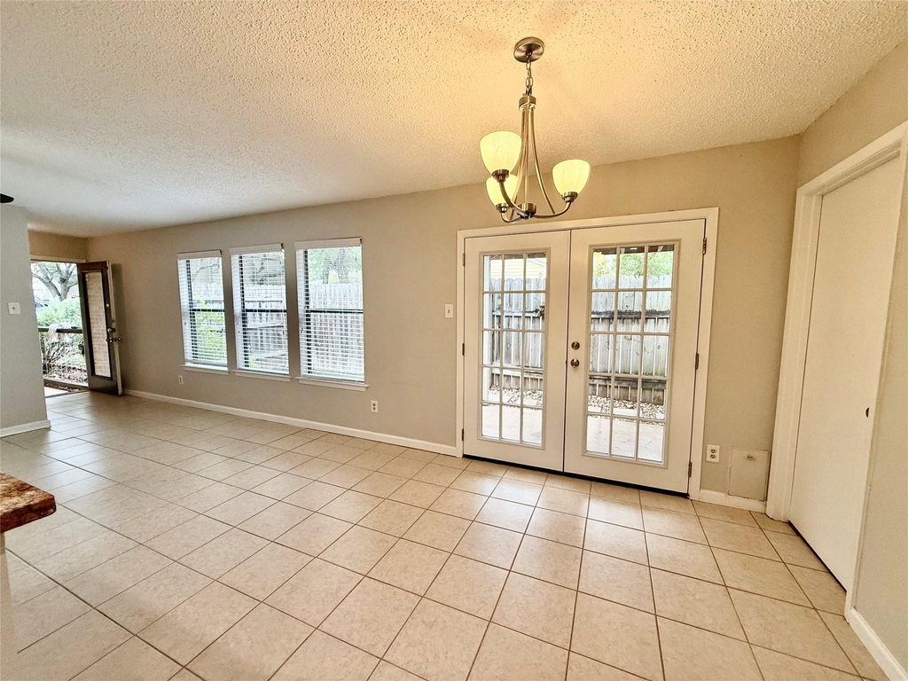 7825 Beauregard Cir - Photo 3