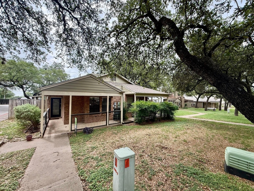 7825 Beauregard Cir - Photo 0