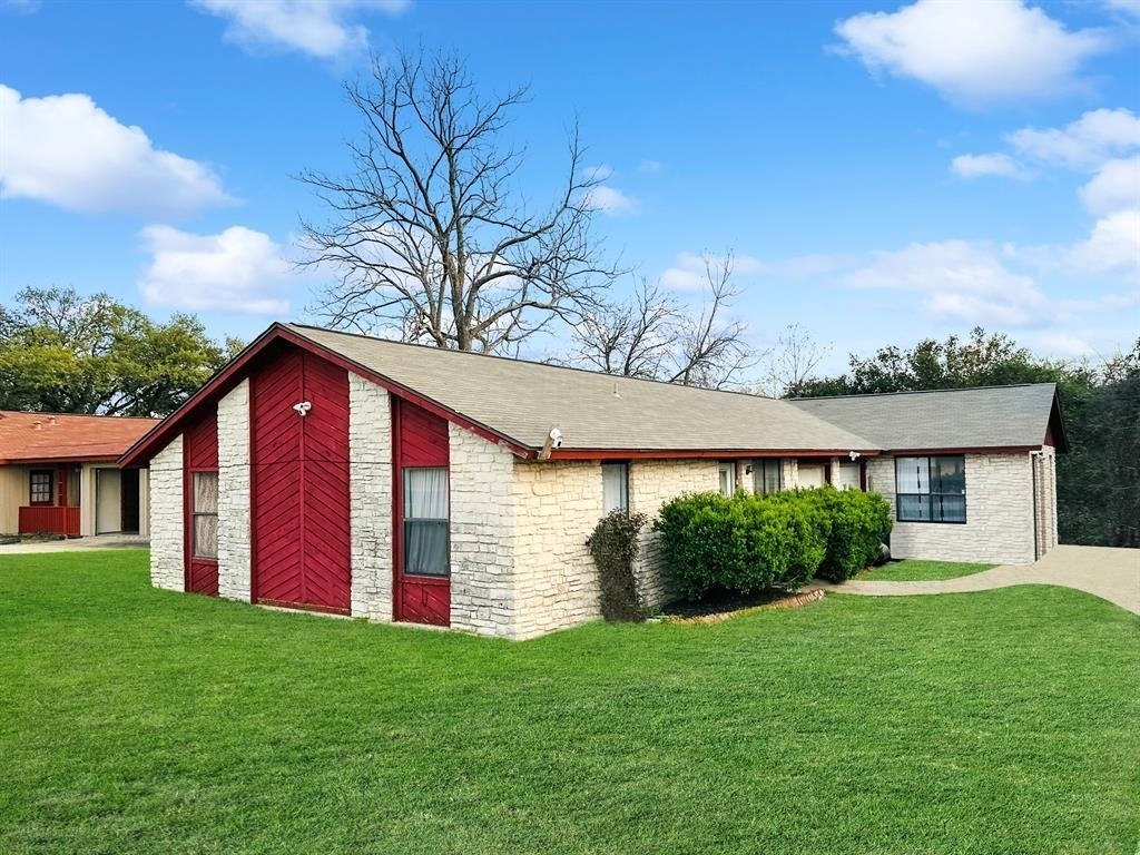 7402 Geneva Dr - Photo 0