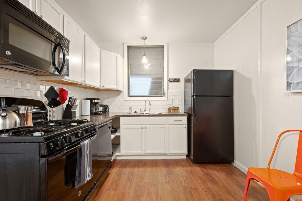 302 E 30th St - Photo 5