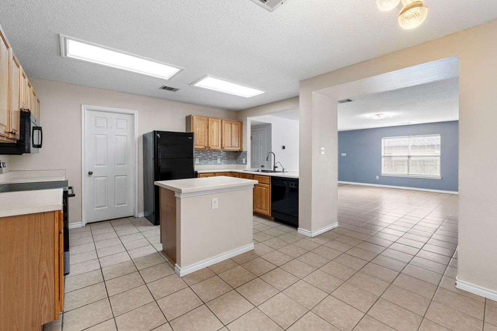1704 Matagorda Dr - Photo 9