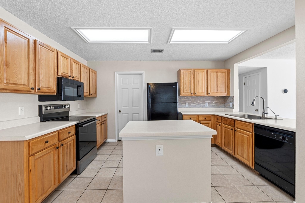 1704 Matagorda Dr - Photo 10