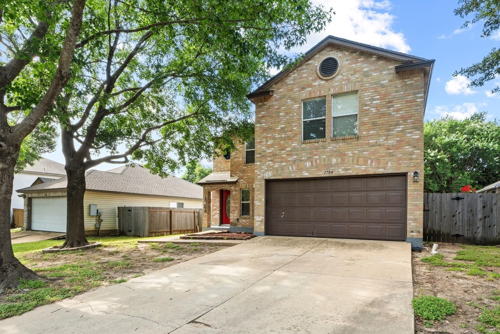 1704 Matagorda Dr - Photo 2
