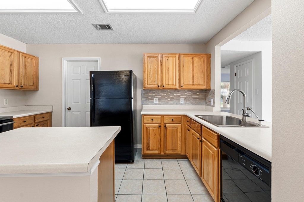 1704 Matagorda Dr - Photo 11