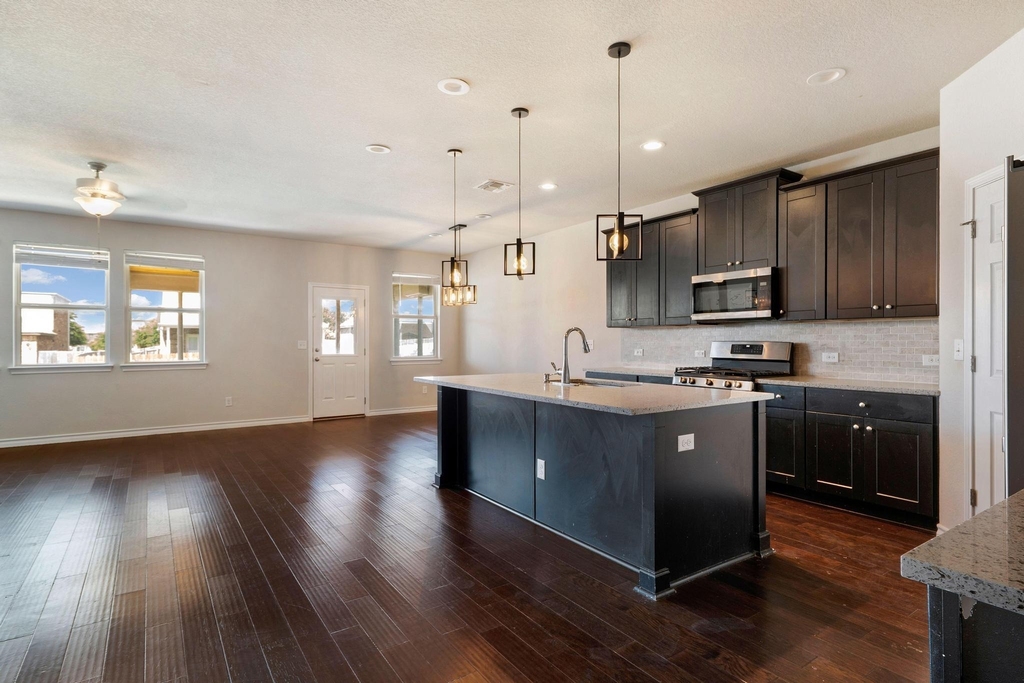 1341 Eagle Ray St - Photo 6