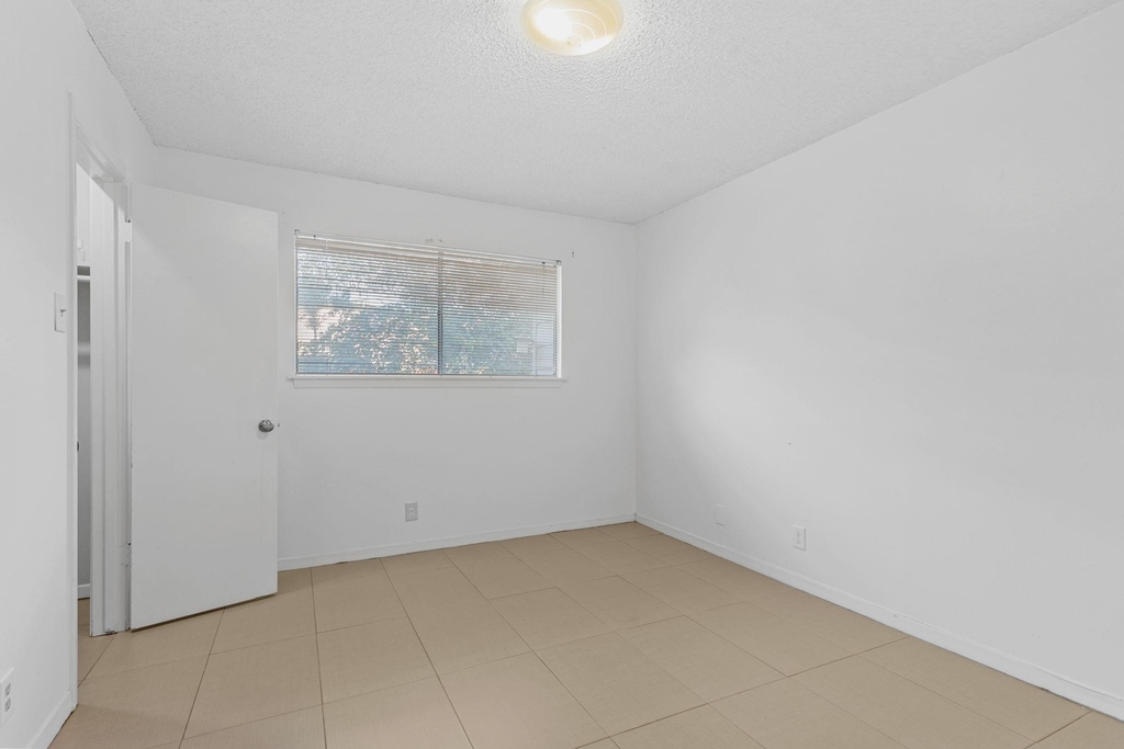 1905 Fairlawn Ln Ln - Photo 9