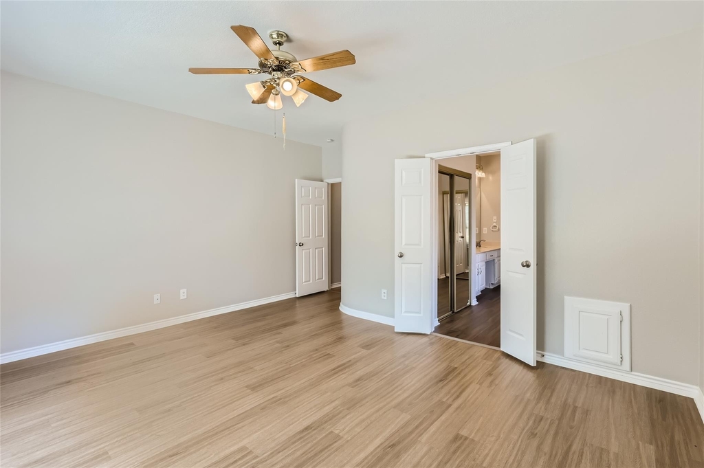 8904 Marthas Dr - Photo 5
