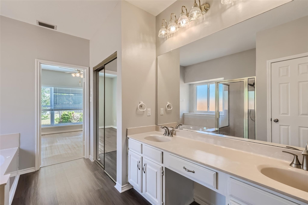 8904 Marthas Dr - Photo 7