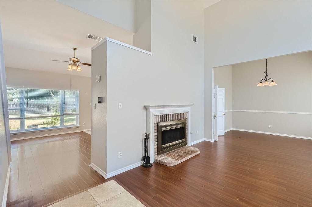 8904 Marthas Dr - Photo 2