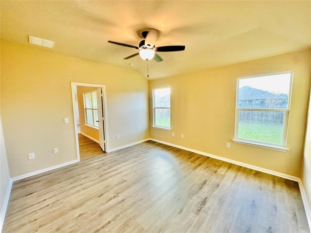 704 Silver Wing Dr - Photo 5