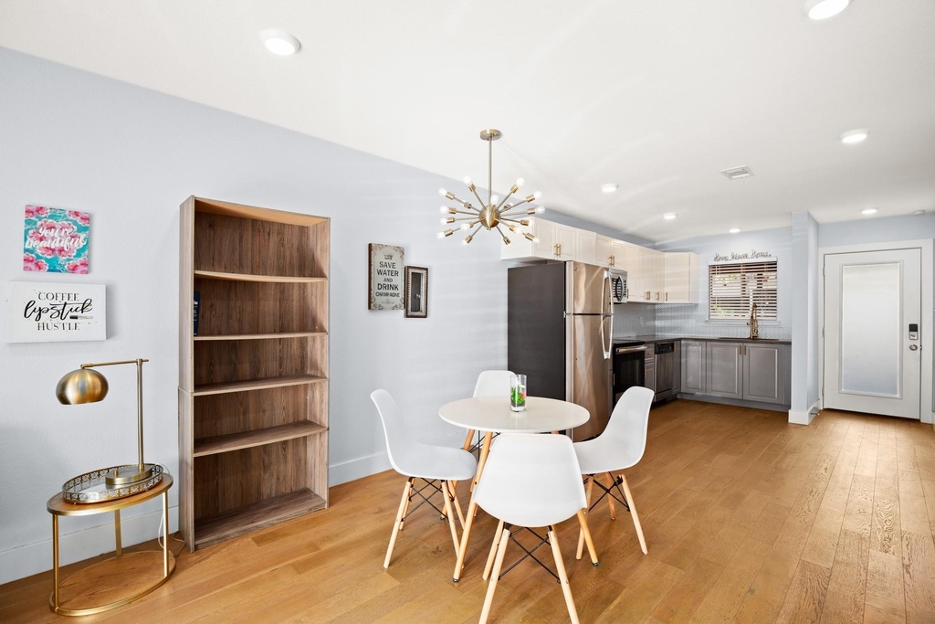 909 Reinli St - Photo 9