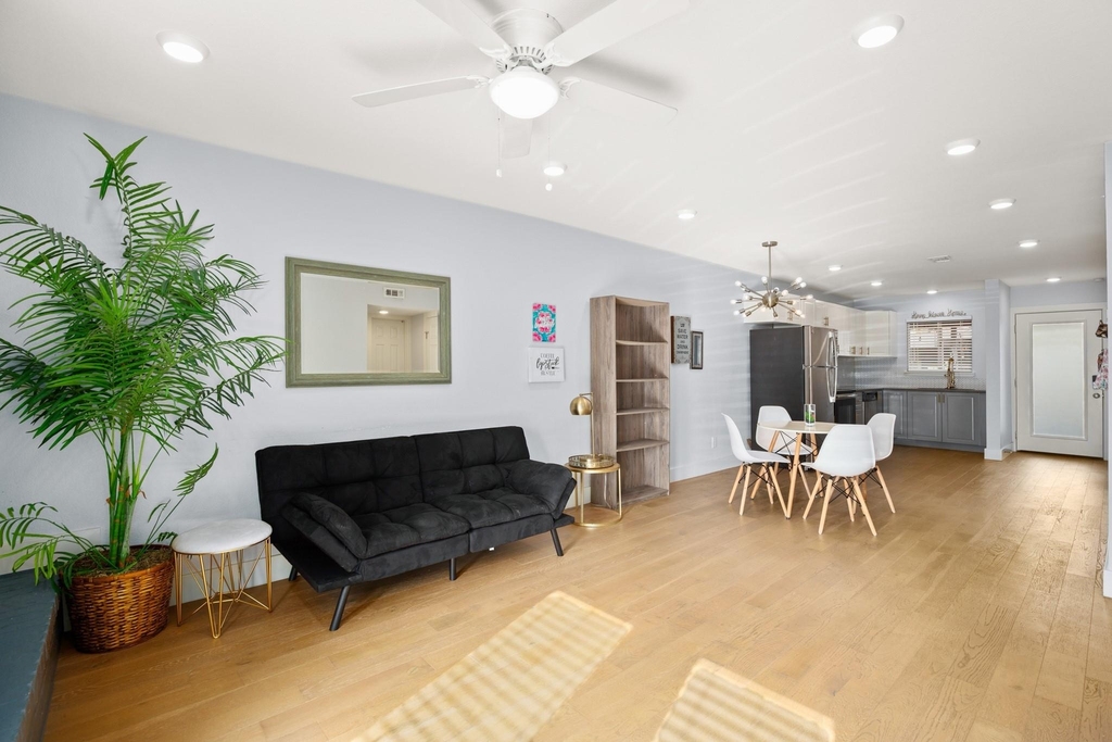 909 Reinli St - Photo 8