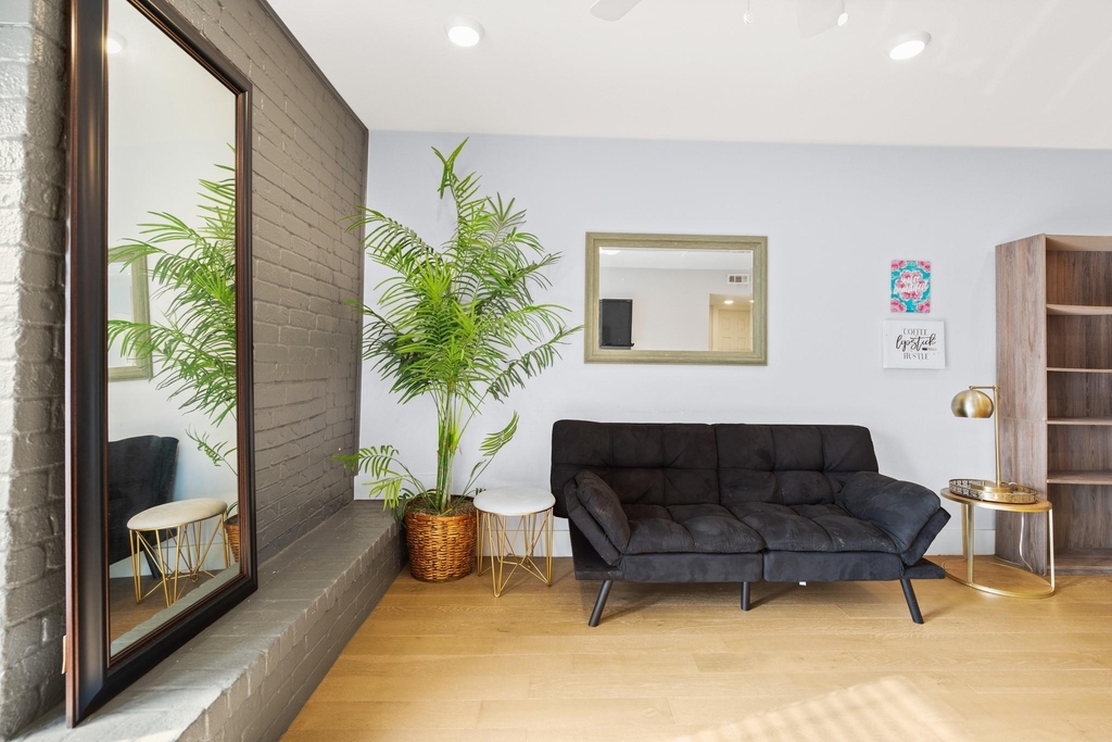 909 Reinli St - Photo 7
