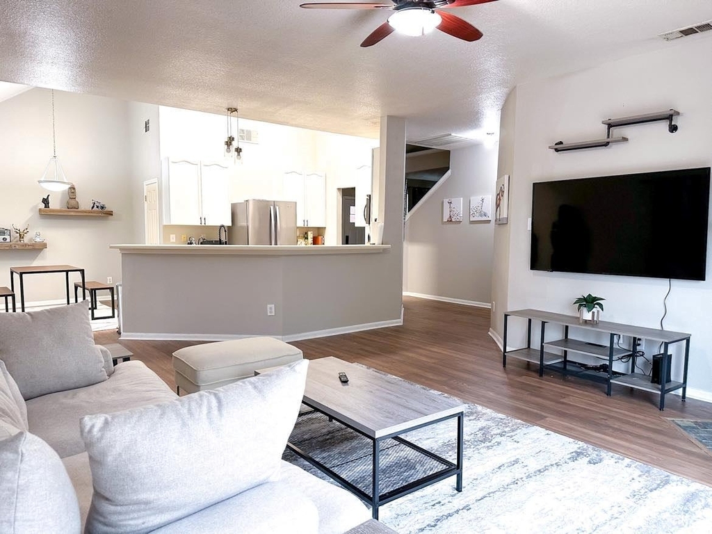 11321 Avering Ln - Photo 2