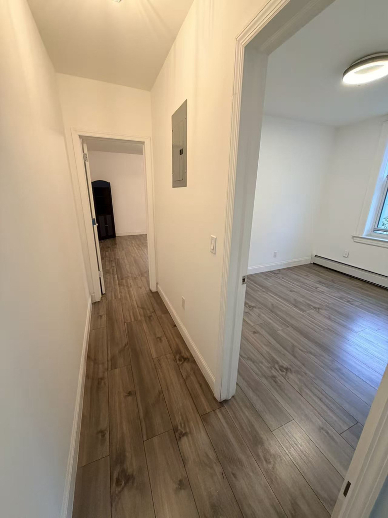 2571 West 16th Street - Photo 1